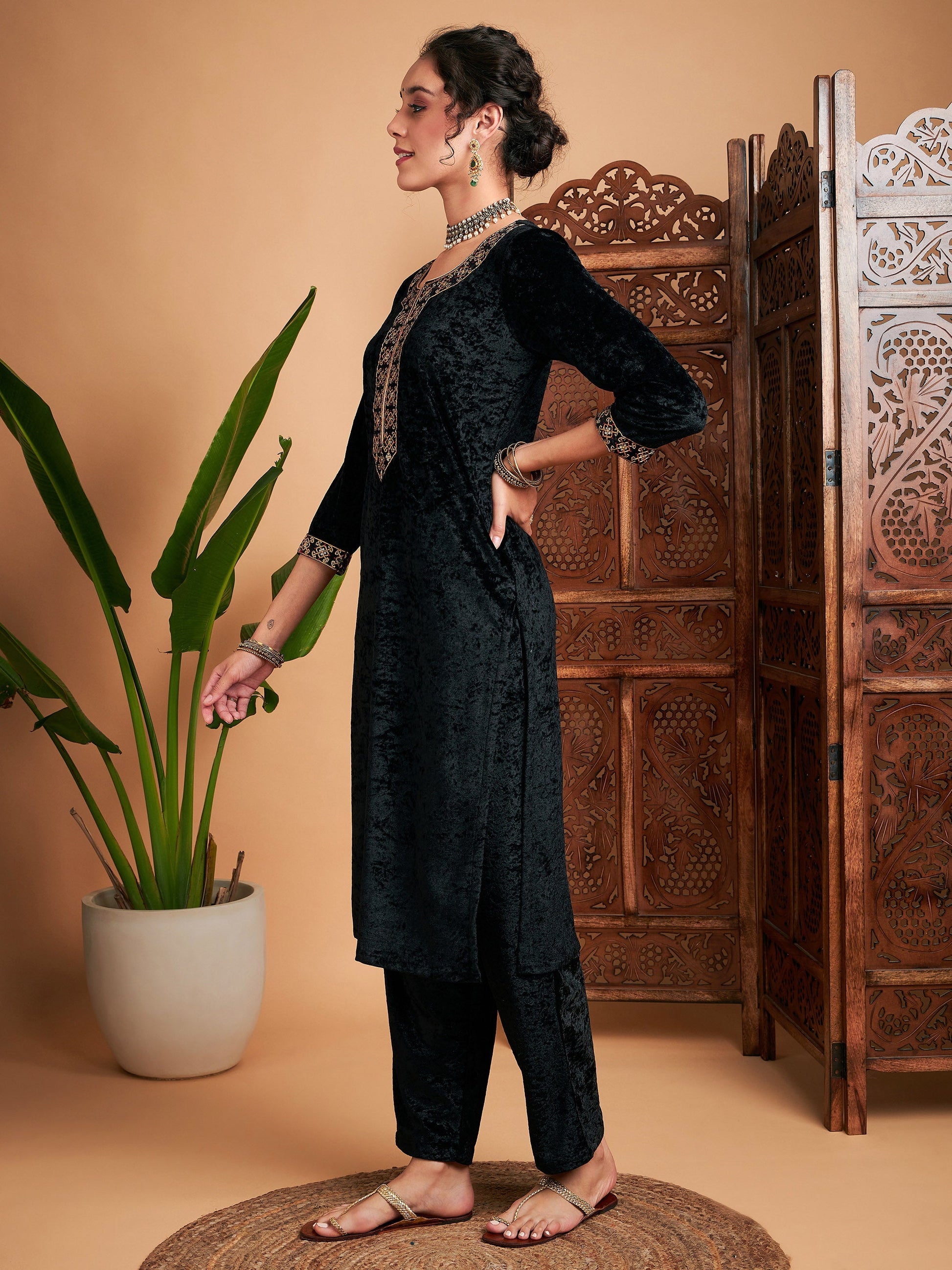 Black Velvet Embroidered Straight Kurta-Shae by SASSAFRAS