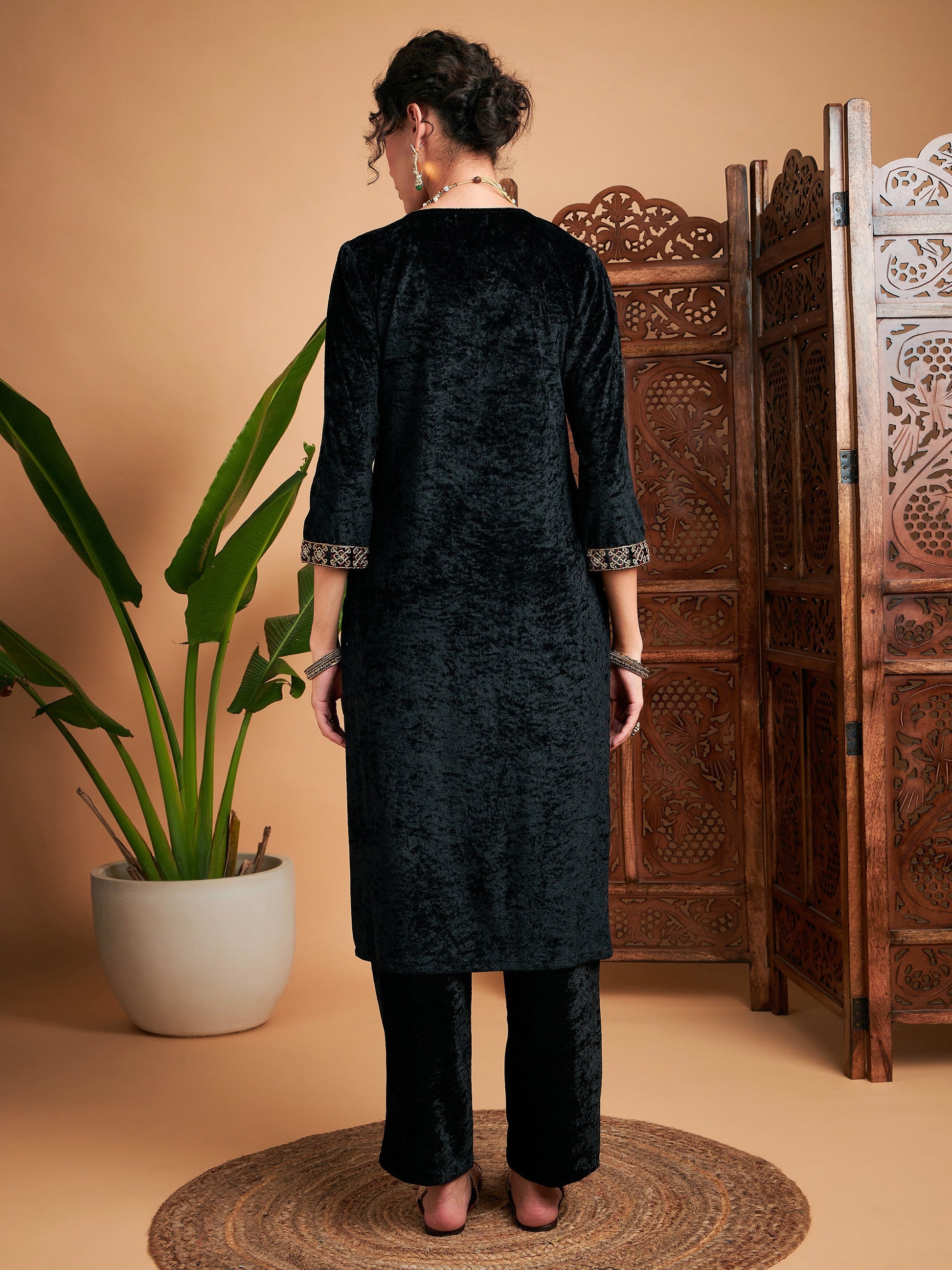 Black Velvet Embroidered Straight Kurta-Shae by SASSAFRAS
