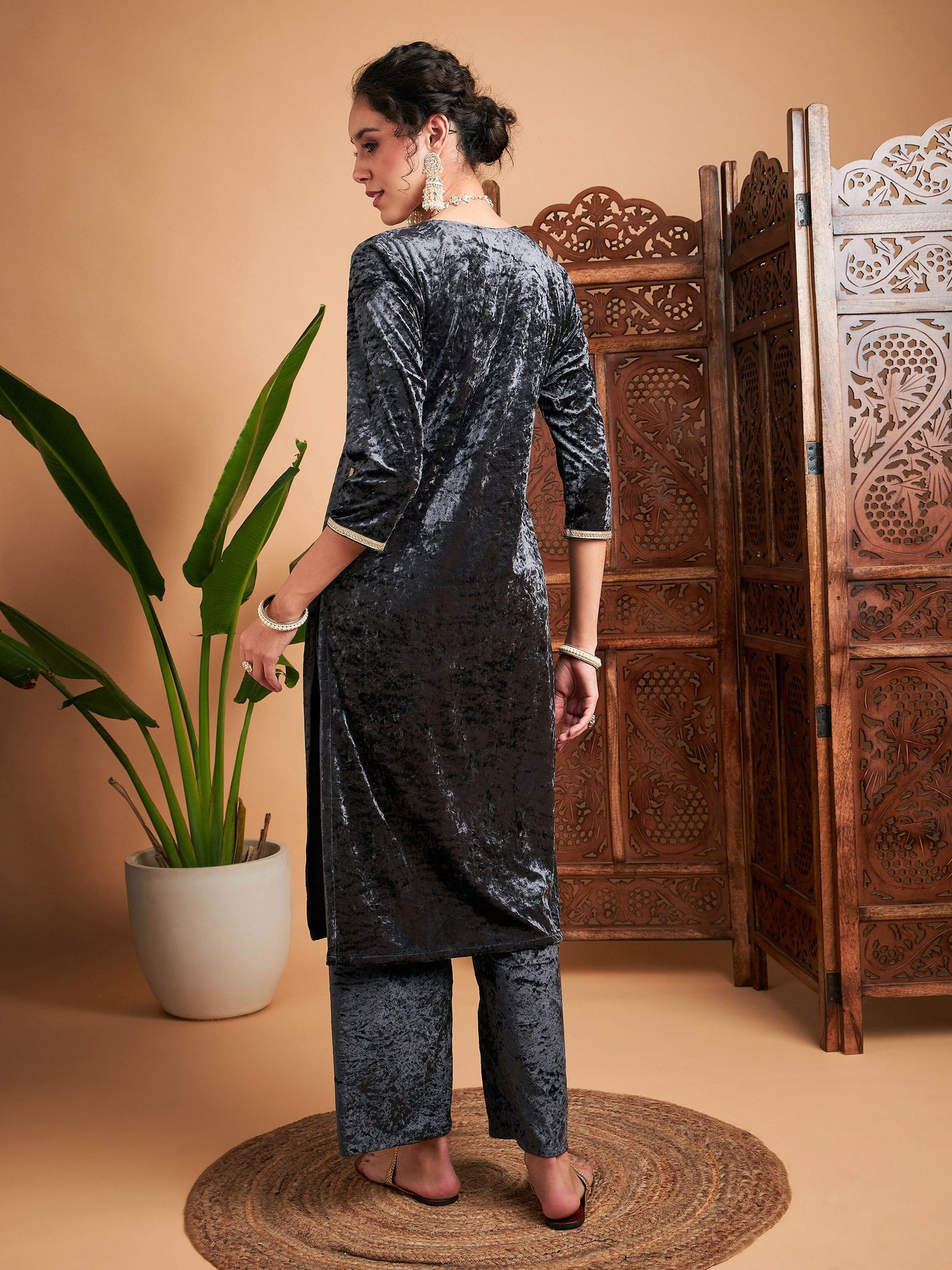 Grey Velvet Sequin Embroidered Straight Kurta