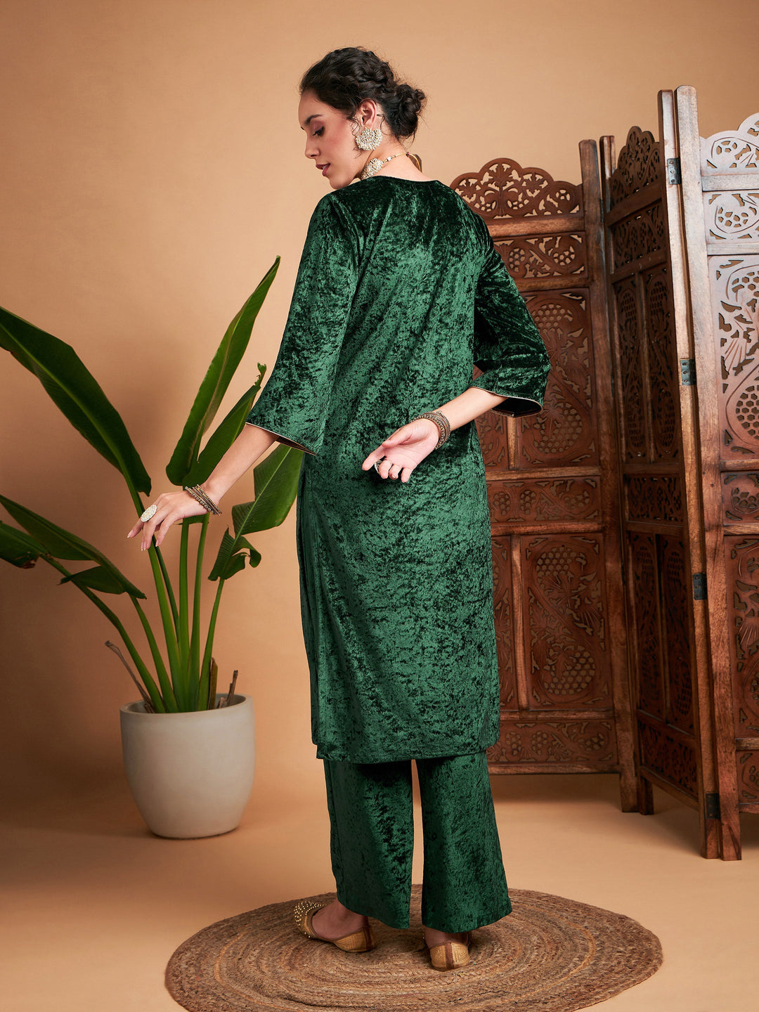 Emerald Velvet Embroidered Straight Kurta-Shae by SASSAFRAS