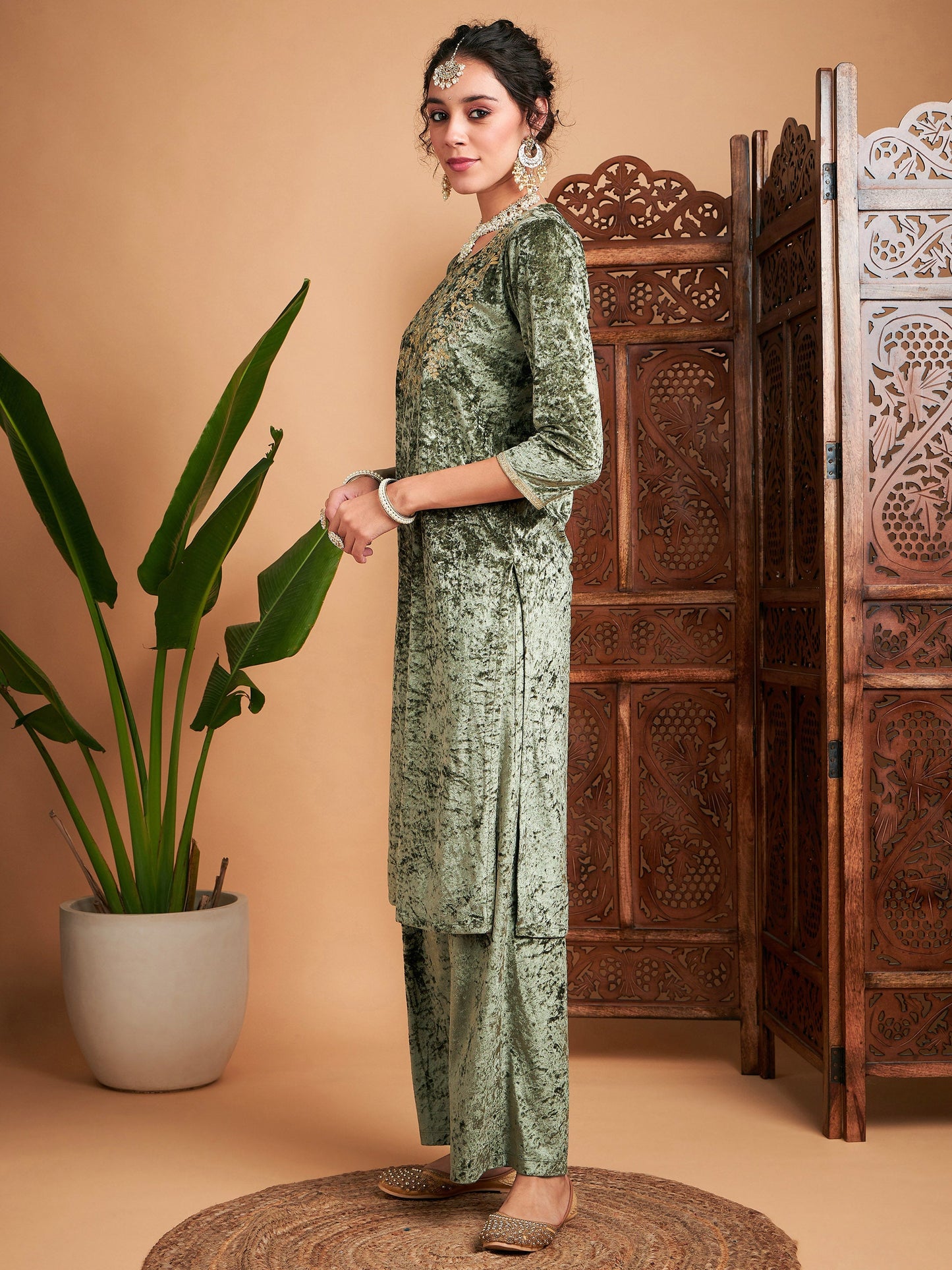 Olive Velvet Sequin Embroidered Straight Kurta