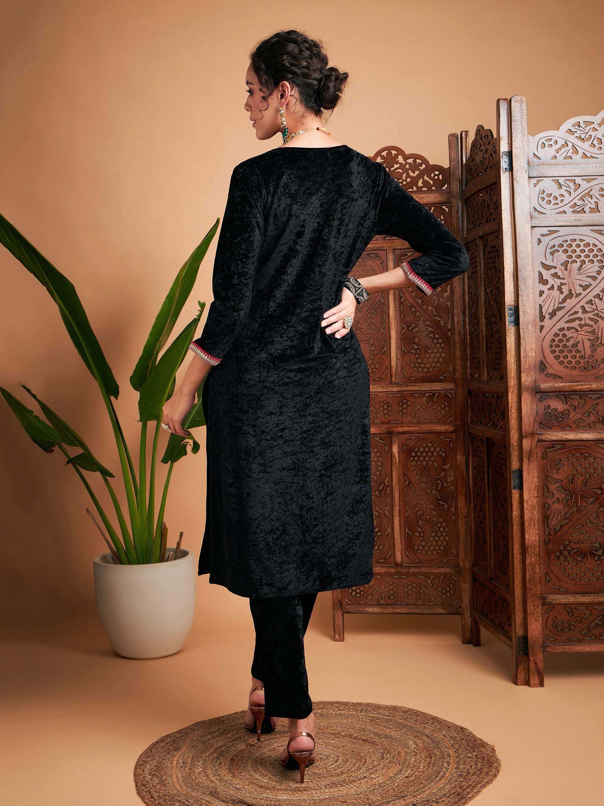 Black Velvet Side Pocket Embroidered Straight Kurta-Shae by SASSAFRAS