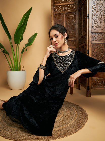 Black Velvet Zari Embroidered Kurta-Shae by SASSAFRAS