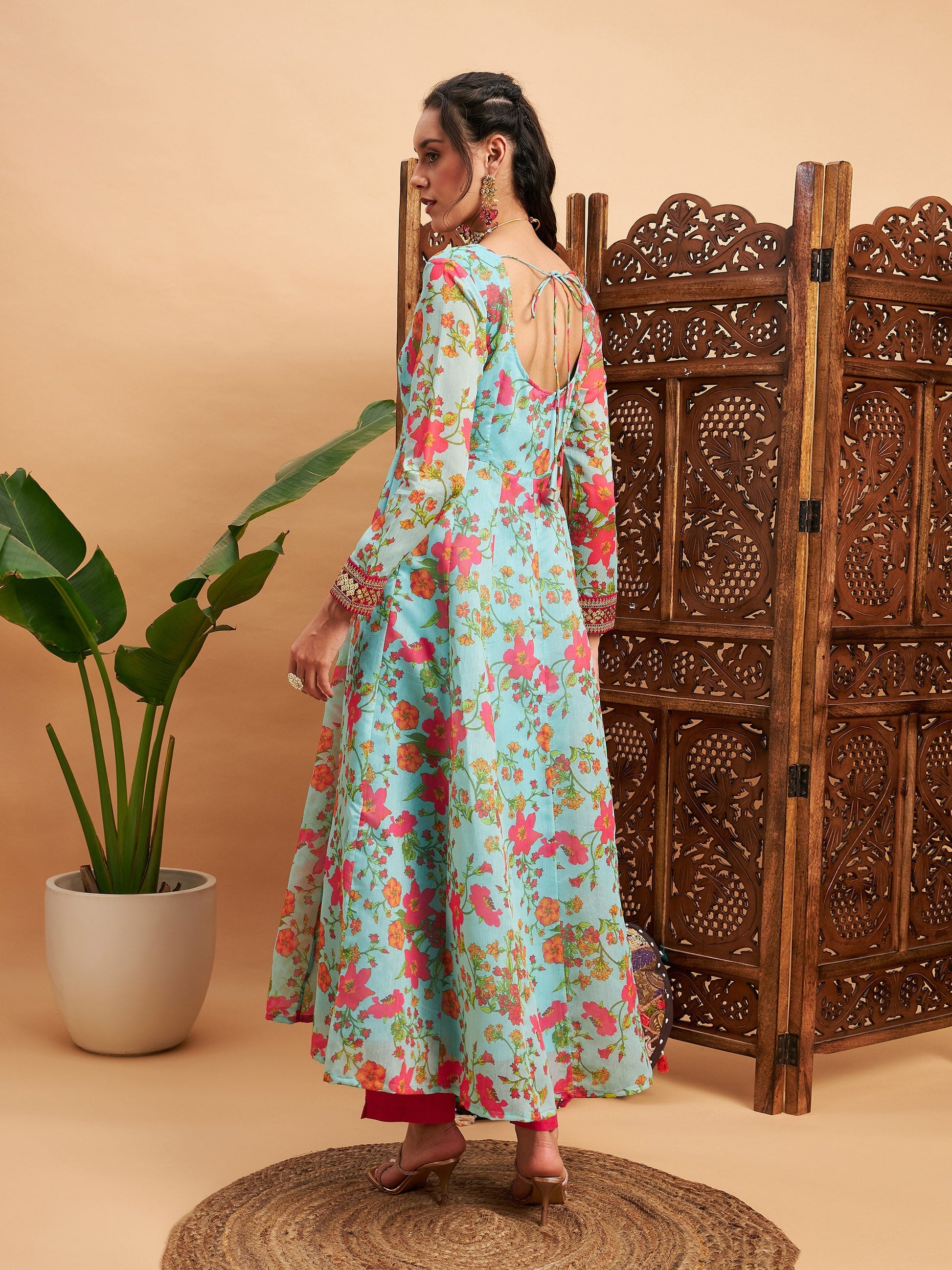 Blue Floral Sweatheart Neck Anarkali Maxi Kurta-Shae by SASSAFRAS