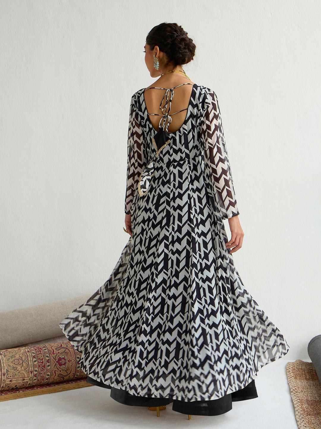 Women Black &amp; Off White Round Neck Anarkali Kurta