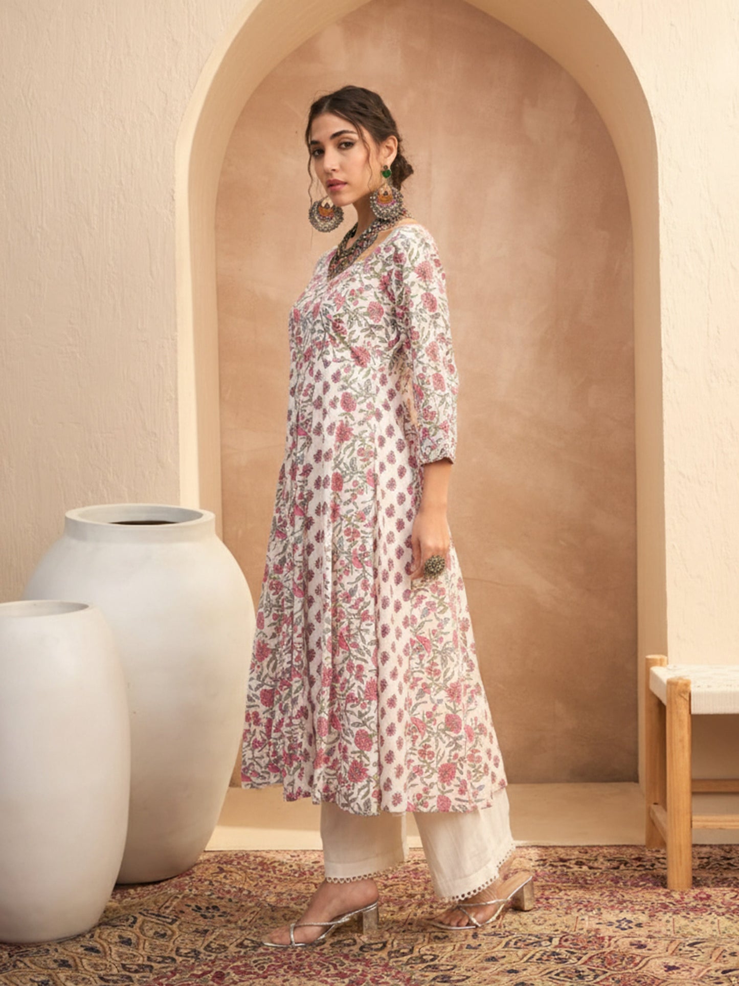 Women White Floral Sweetheart Neck Anarkali Kurta