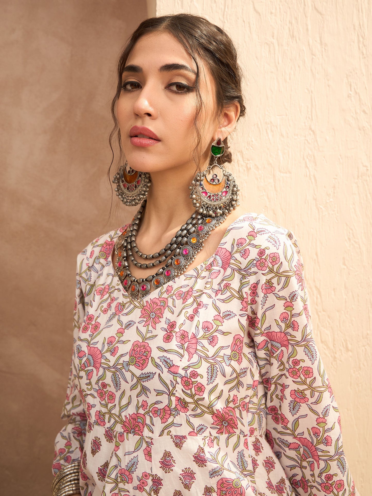 Women White Floral Sweetheart Neck Anarkali Kurta