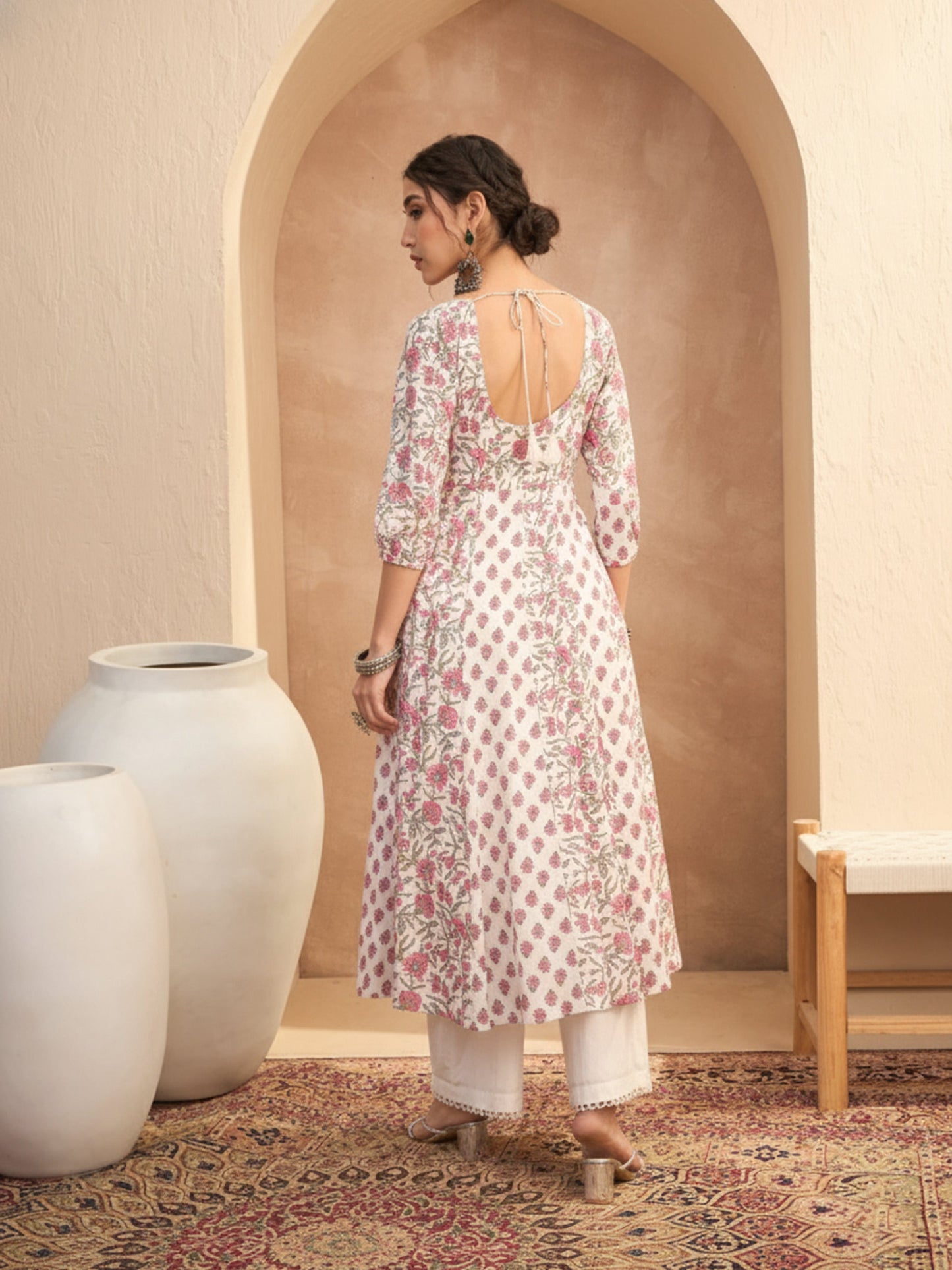 Women White Floral Sweetheart Neck Anarkali Kurta
