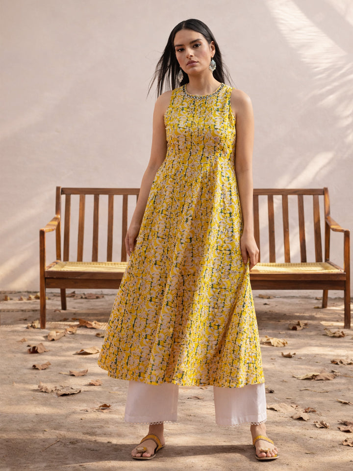 Women Yellow Floral Embroidered Sleeveless Kurta