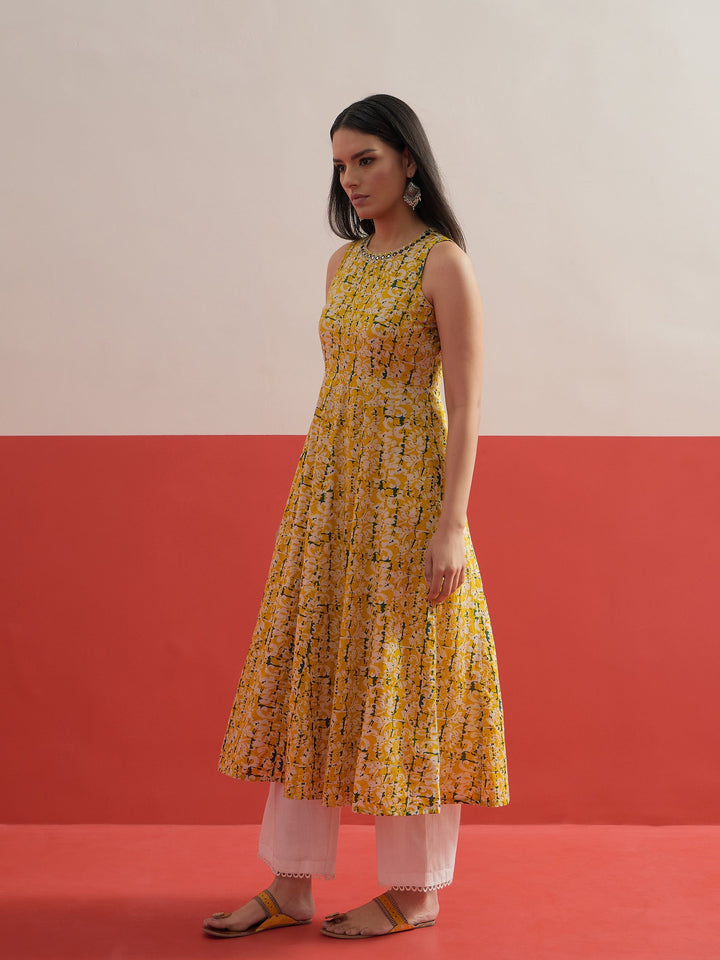 Women Yellow Floral Embroidered Sleeveless Kurta With Straight Pant