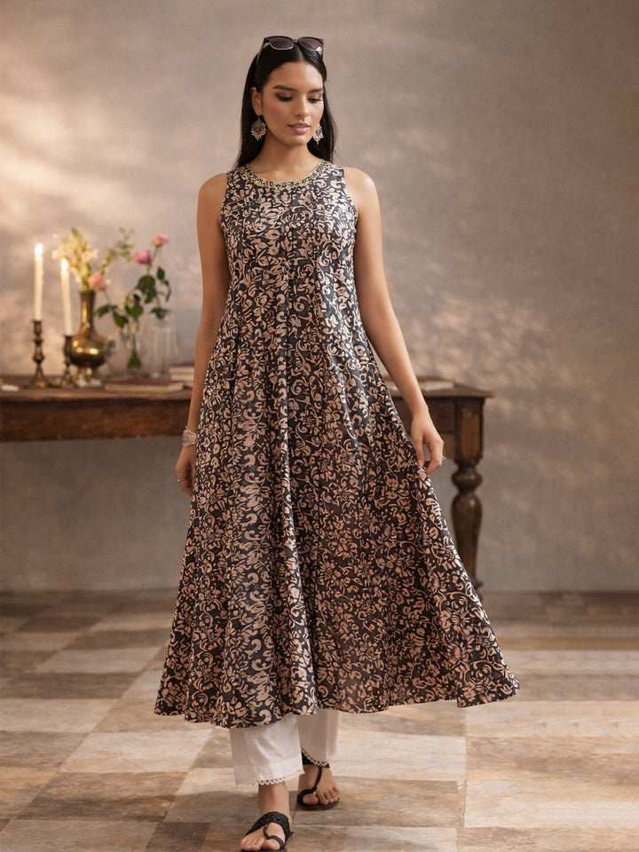 Women Dark Grey Floral Embroidered Sleeveless Kurta With Straight Pant