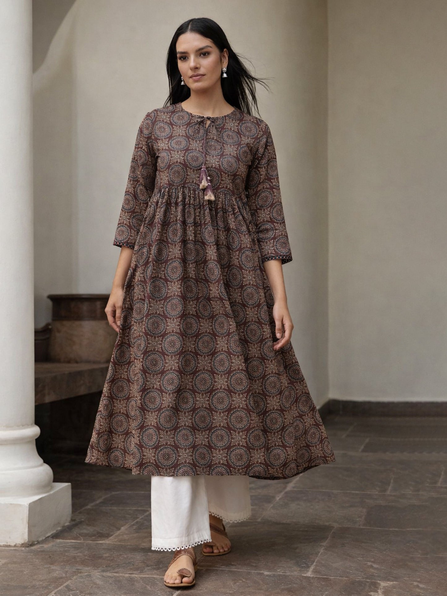 Women Brown Geometric Print Gathered Kurta With Straight Pant
