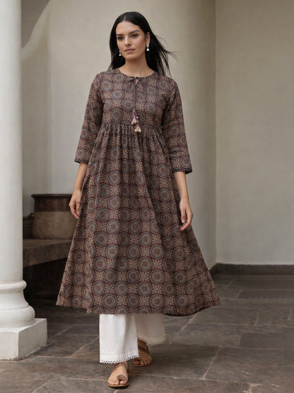 Women Brown Geometric Print Gathered Kurta With Straight Pant