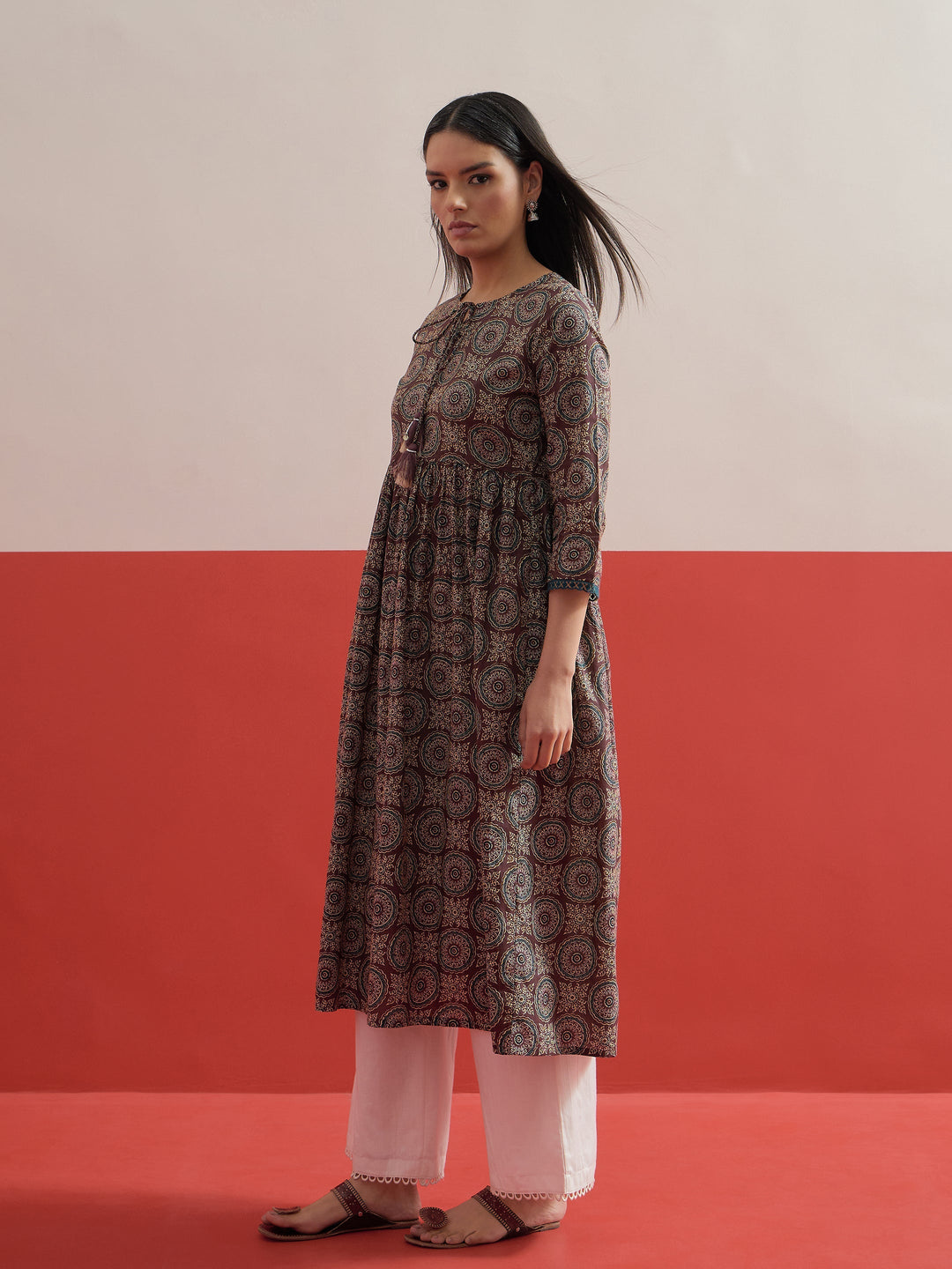 Women Brown Geometric Print Gathered Kurta With Straight Pant
