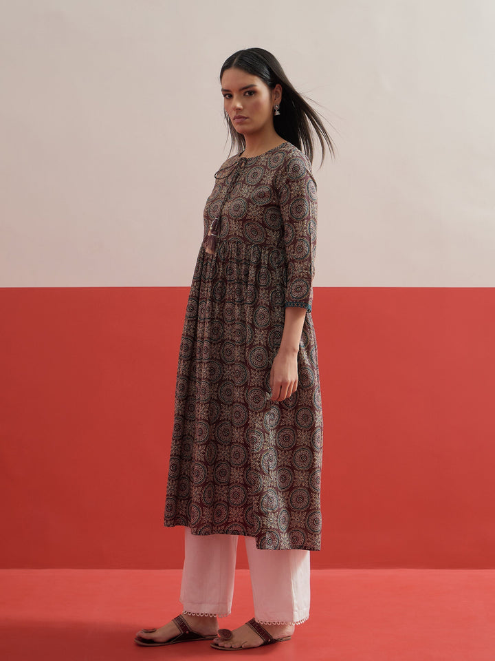 Women Brown Geometric Print Gathered Kurta With Straight Pant