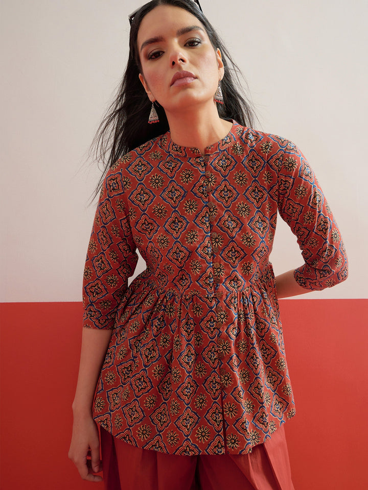 Women Maroon Geometric Front Button Gathered Kurti