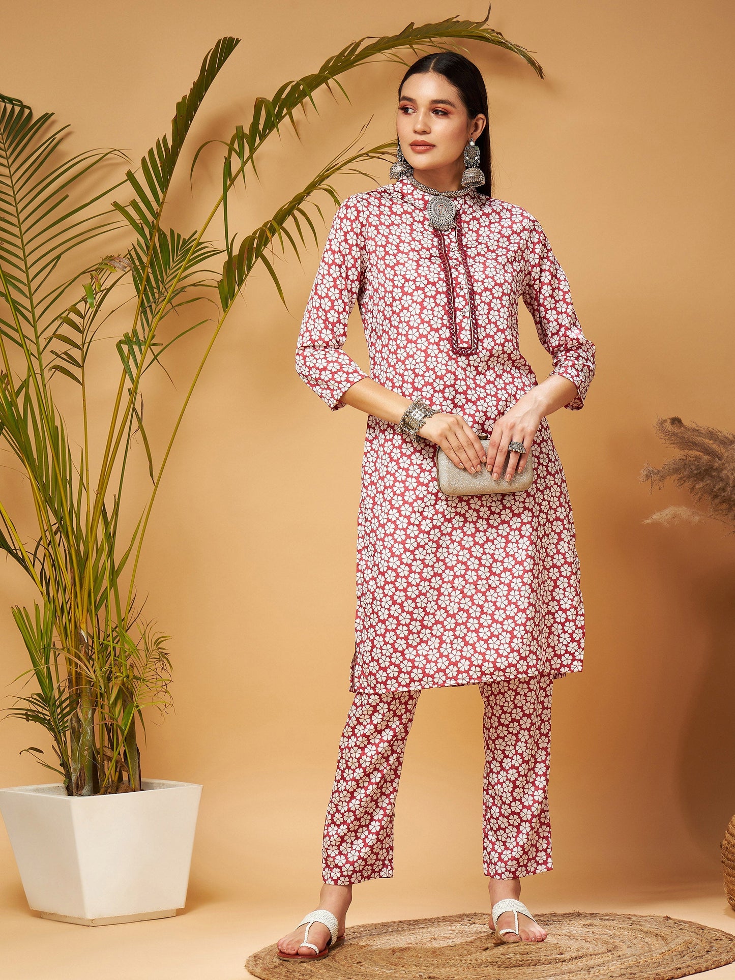 White Floral Neck Band Kurta With Pants