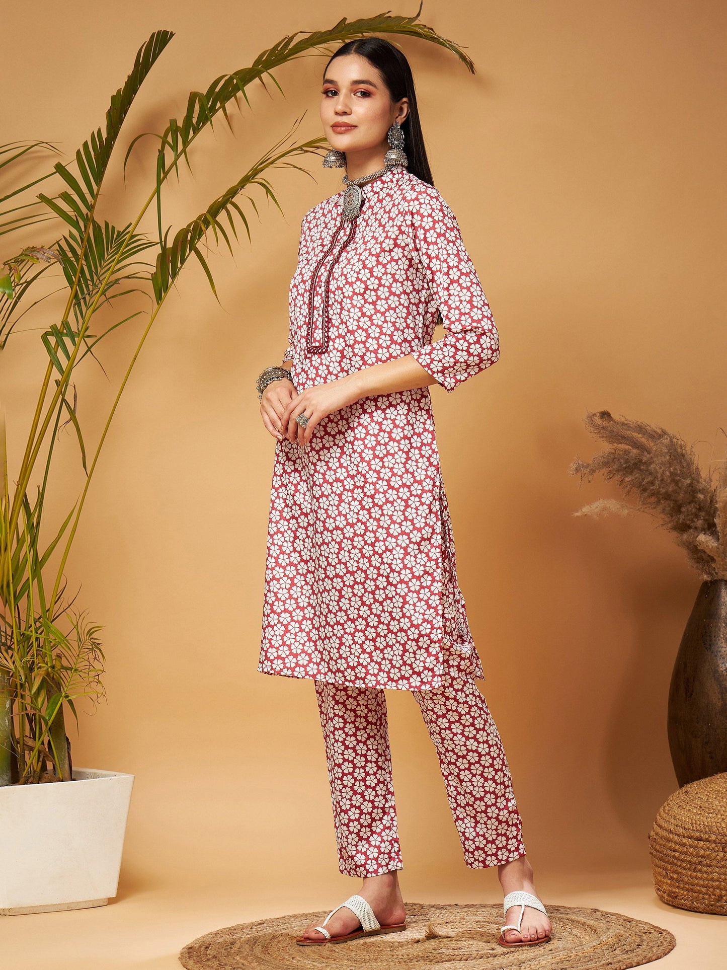 White Floral Neck Band Kurta With Pants