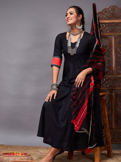 Black Kurta Set With Red Lehariya Dupatta