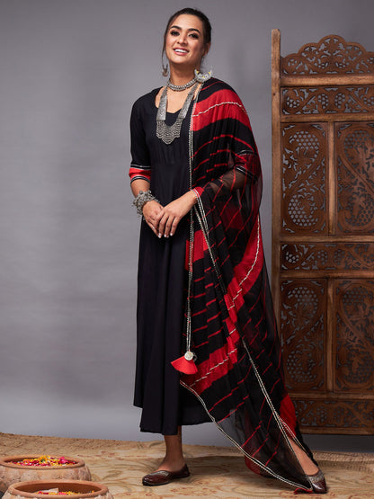 Black Kurta Set With Red Lehariya Dupatta