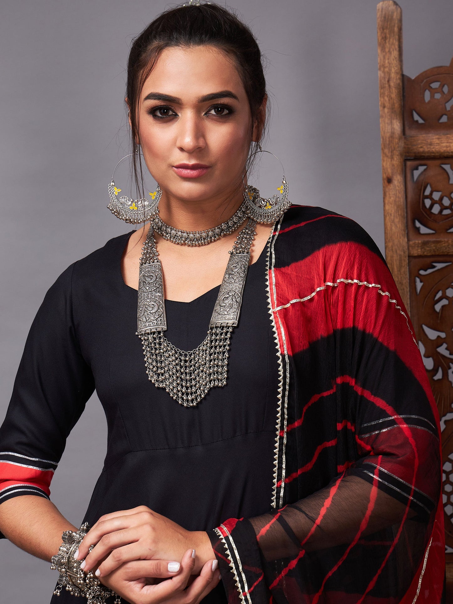 Black Kurta Set With Red Lehariya Dupatta