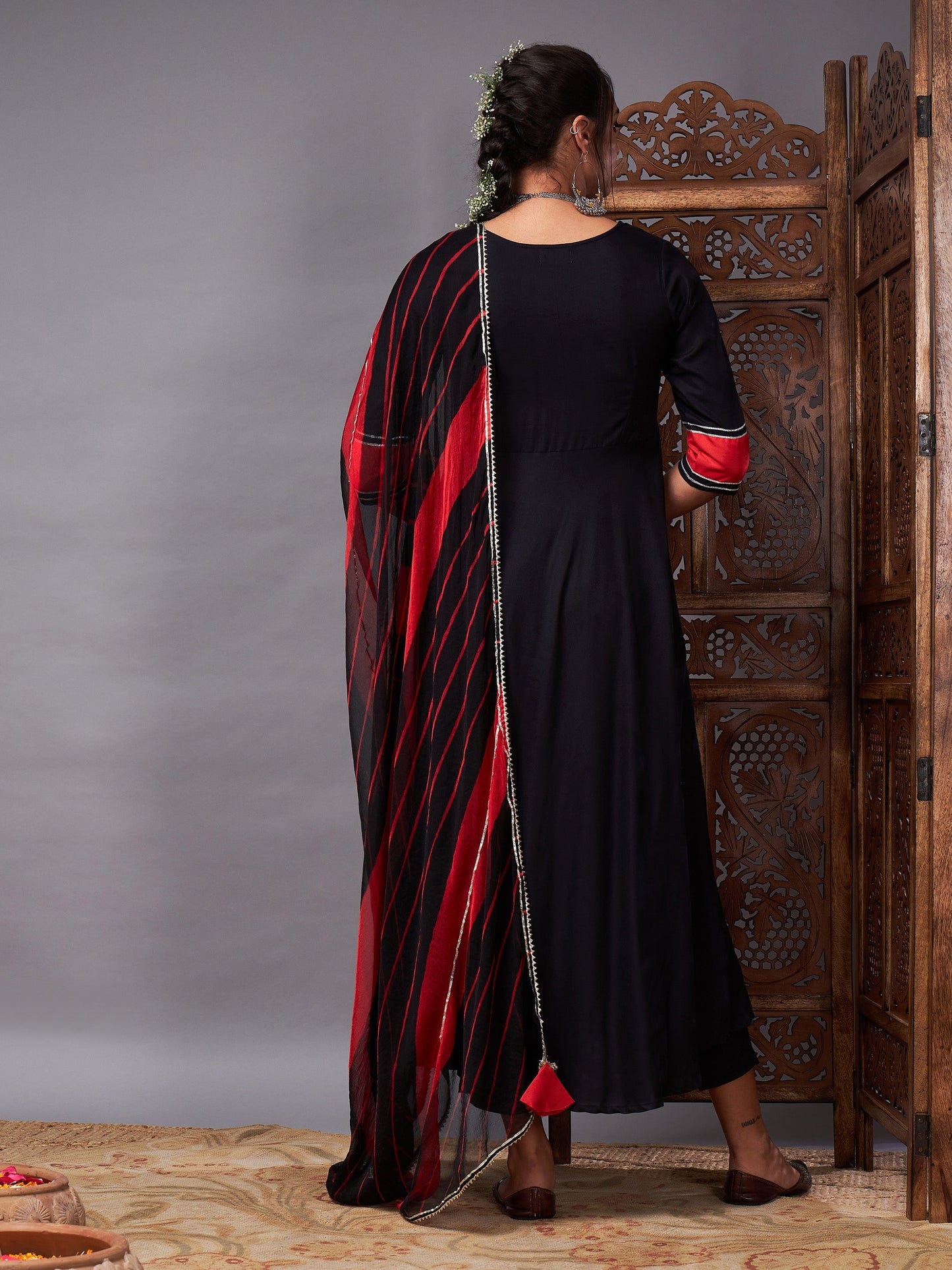 Black Kurta Set With Red Lehariya Dupatta