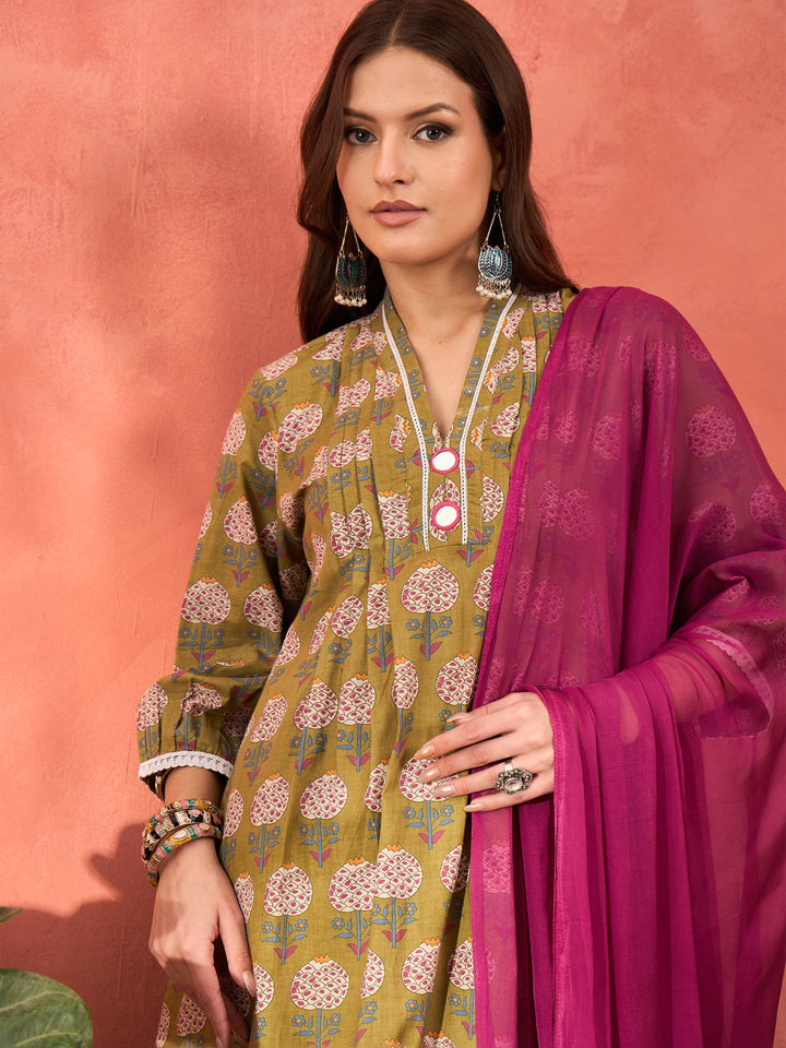 Green Floral Cambric Kurta With Pencil Pants &amp; Dupatta-Shae by SASSAFRAS