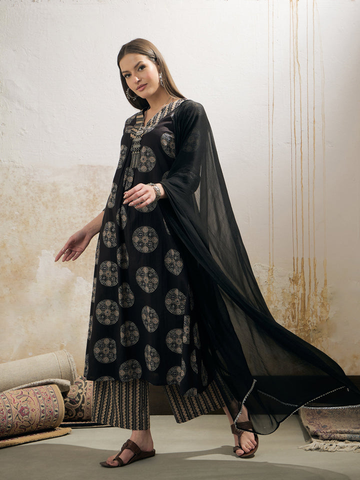 Black Geometric Print V Neck Kurta With Pencil Pants &amp; Dupatta-Shae by SASSAFRAS