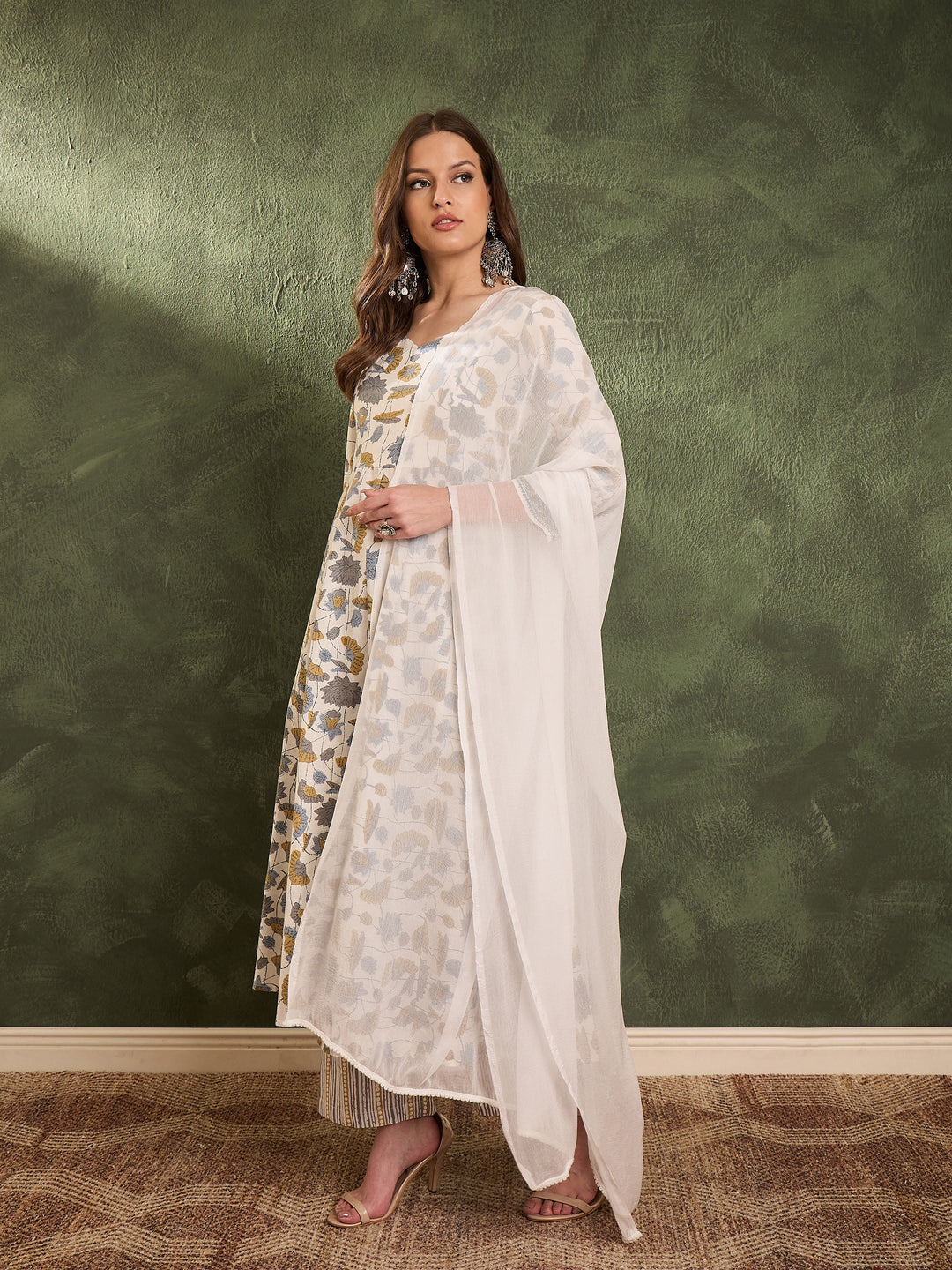 Women Off White Floral Anarkali Kurta Set with Dupatta
