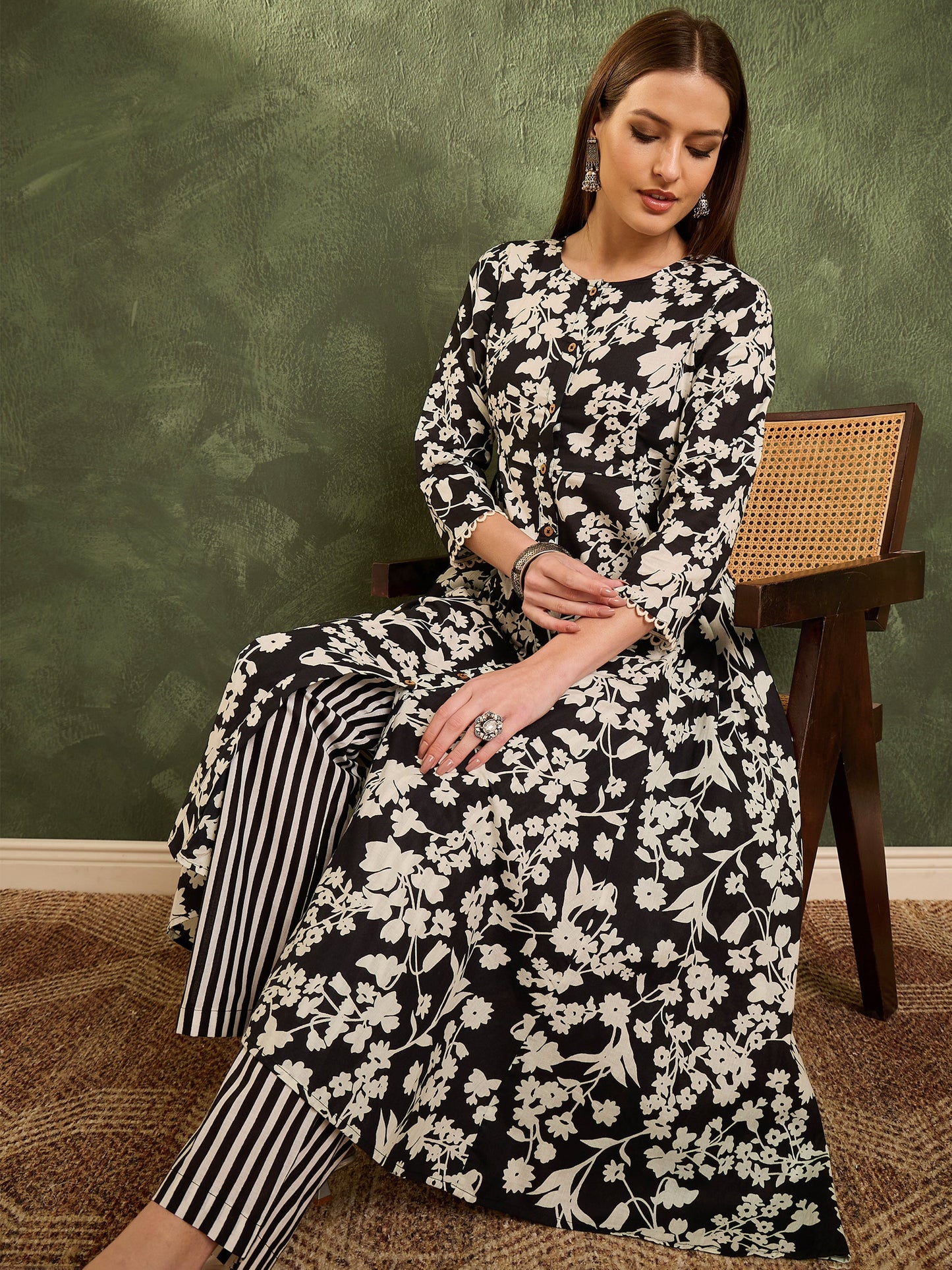 Black Floral Button Pocket Kurta with Pants