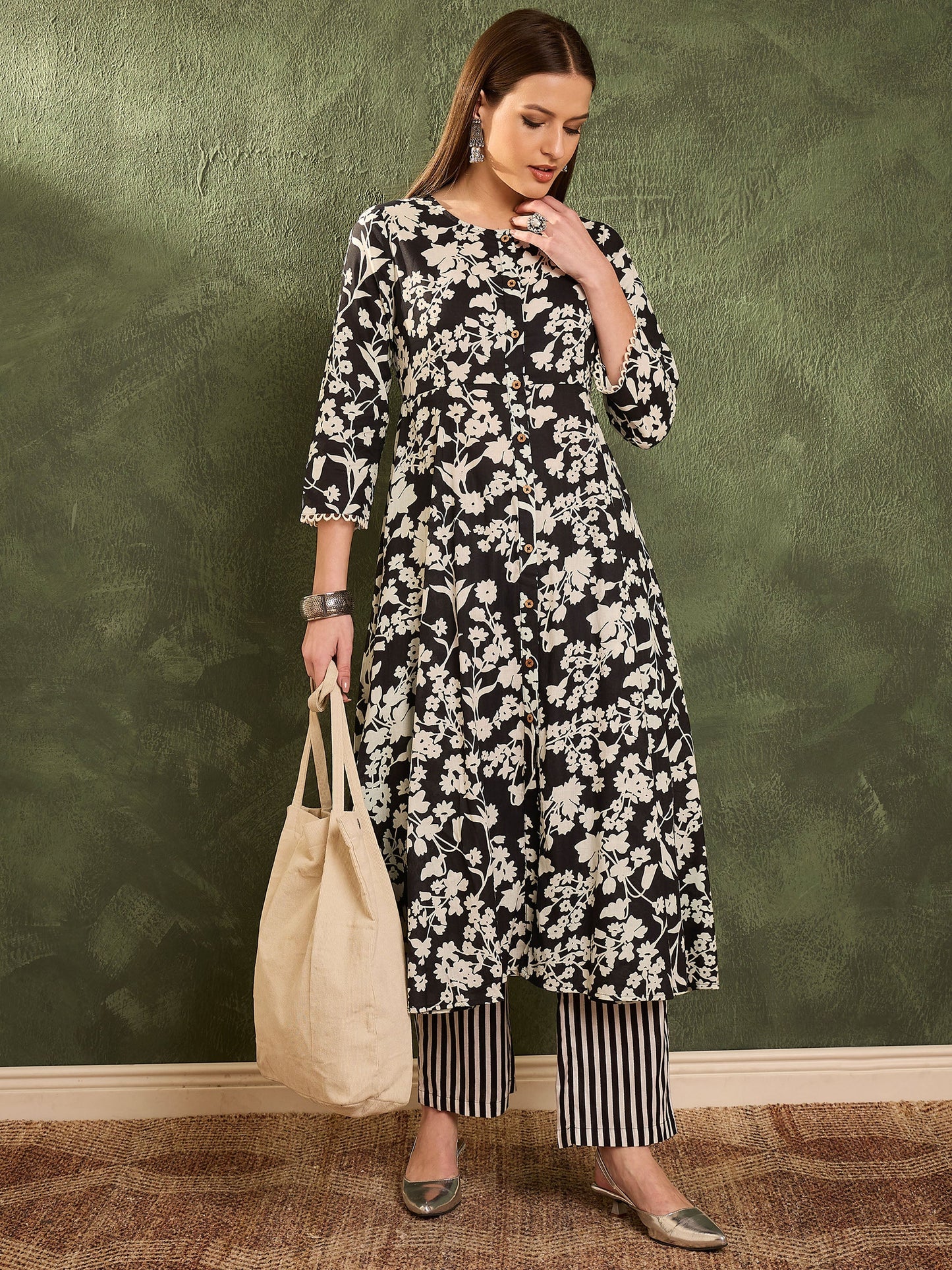 Black Floral Button Pocket Kurta with Pants