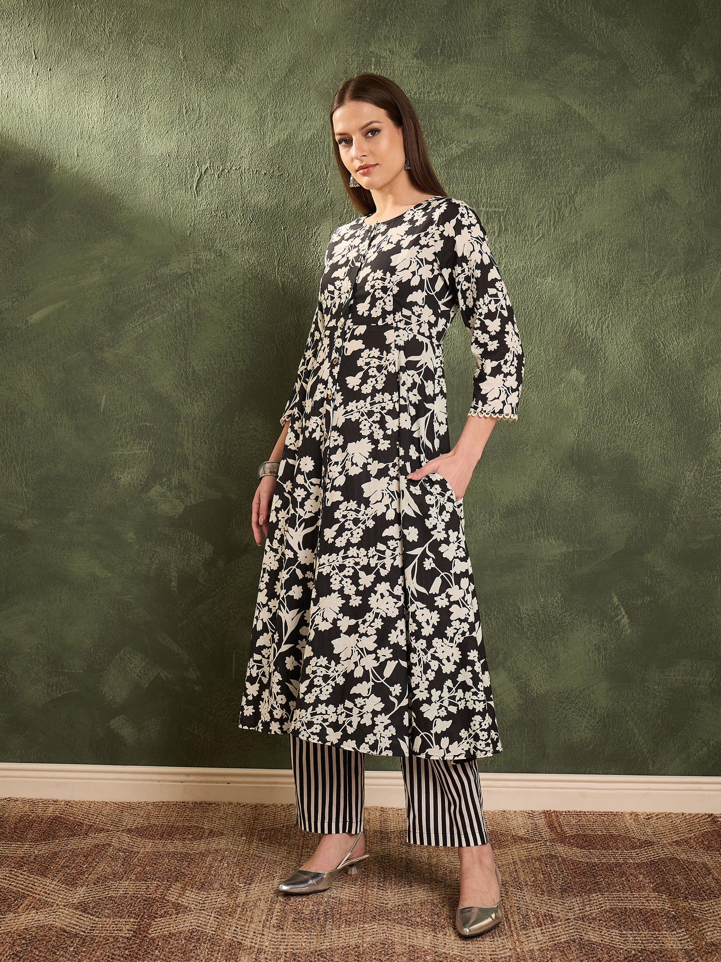 Black Floral Button Pocket Kurta with Pants
