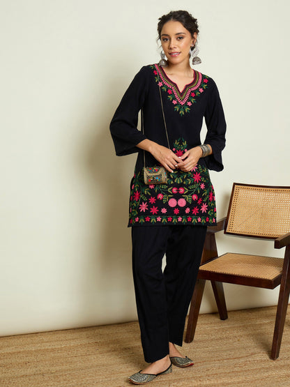 Women Black Woollen Embroidered Sweetheart Short Kurta With Farshi Salwar