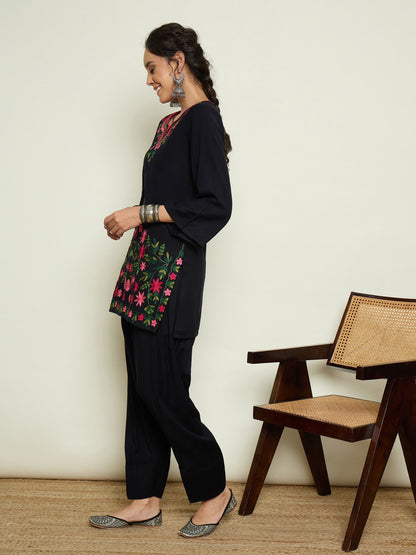 Women Black Woollen Embroidered Sweetheart Short Kurta With Farshi Salwar