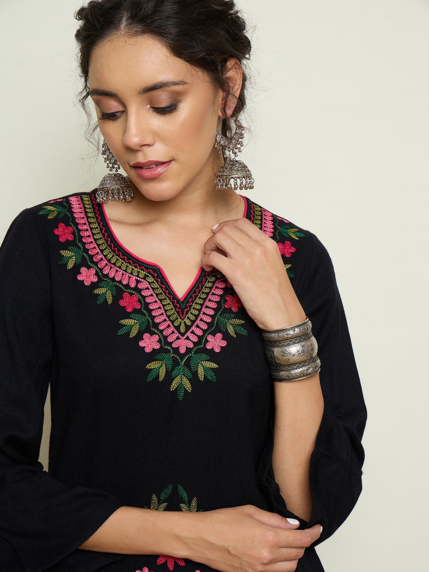 Women Black Woollen Embroidered Sweetheart Short Kurta With Farshi Salwar