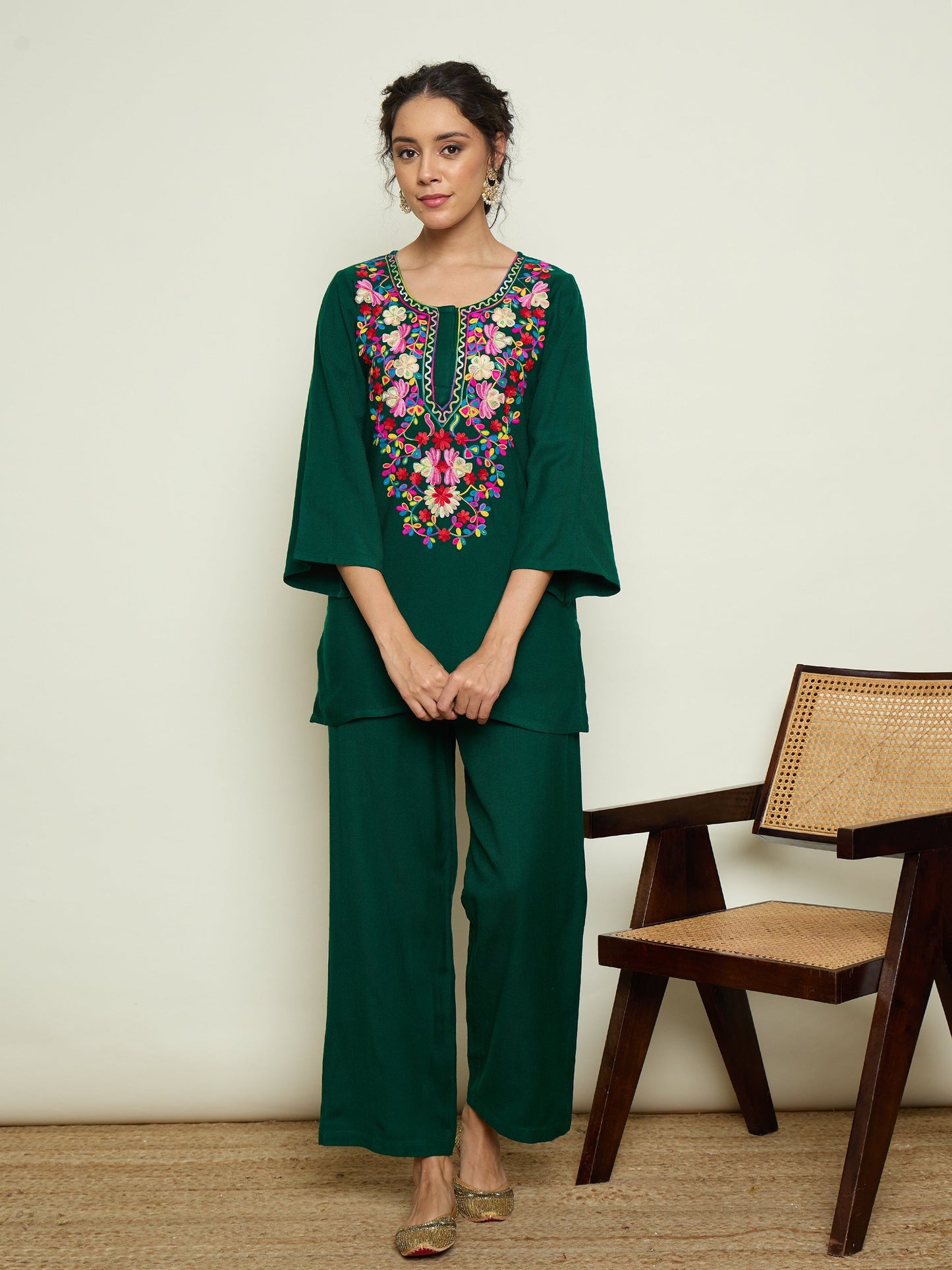 Women Green Woollen Embroidered Round Neck Short Kurta With Straight Pants
