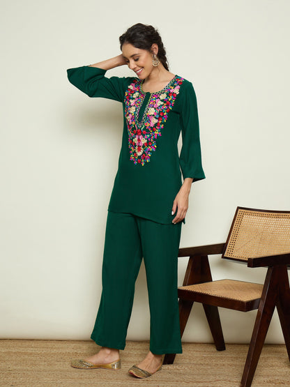 Women Green Woollen Embroidered Round Neck Short Kurta With Straight Pants