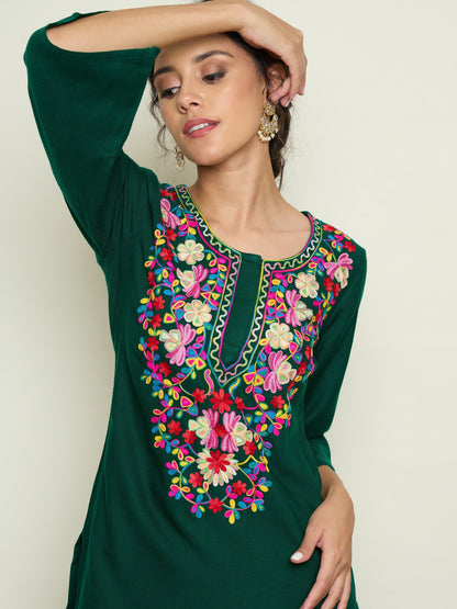 Women Green Woollen Embroidered Round Neck Short Kurta With Straight Pants