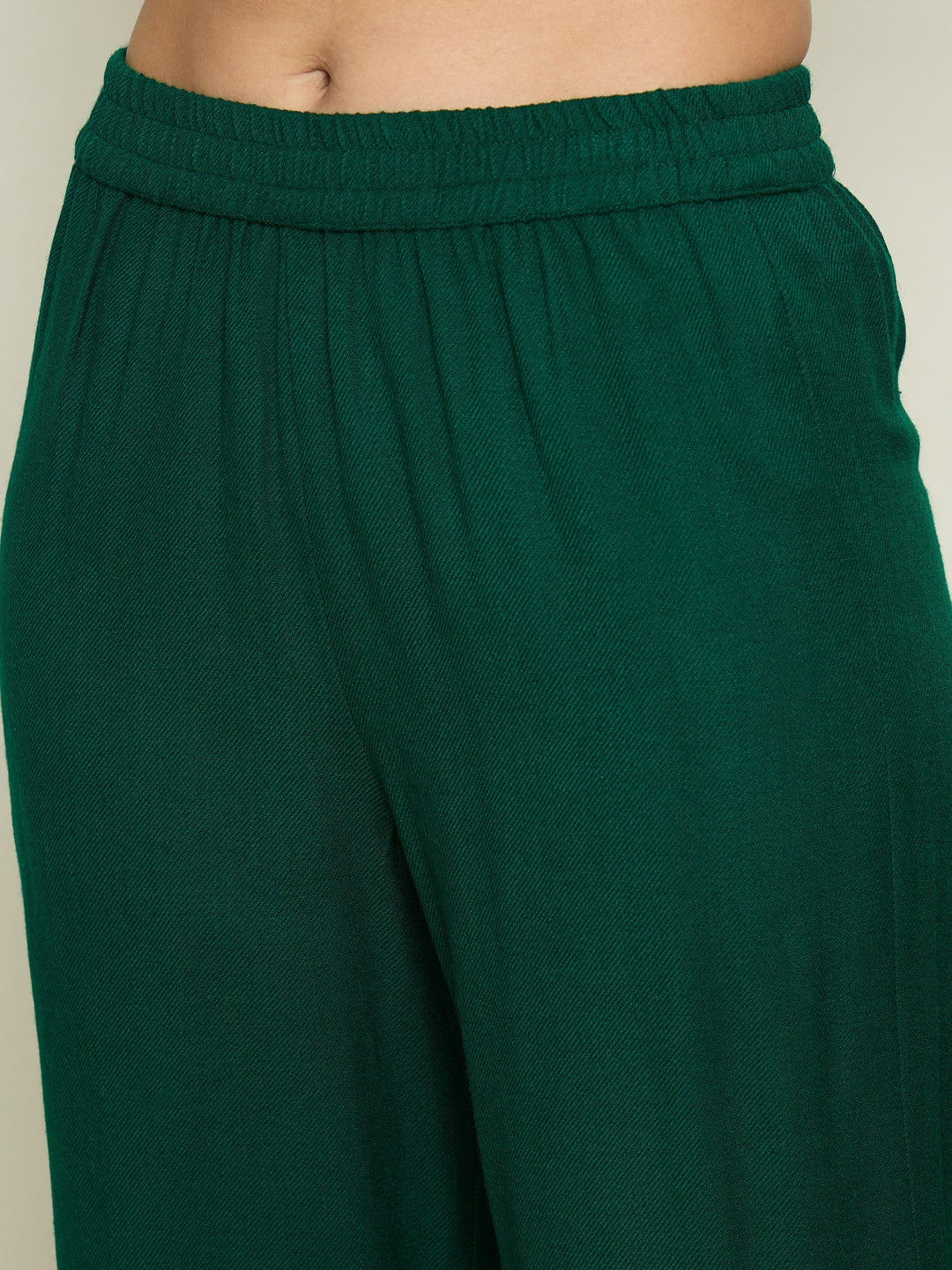 Women Green Woollen Embroidered Round Neck Short Kurta With Straight Pants