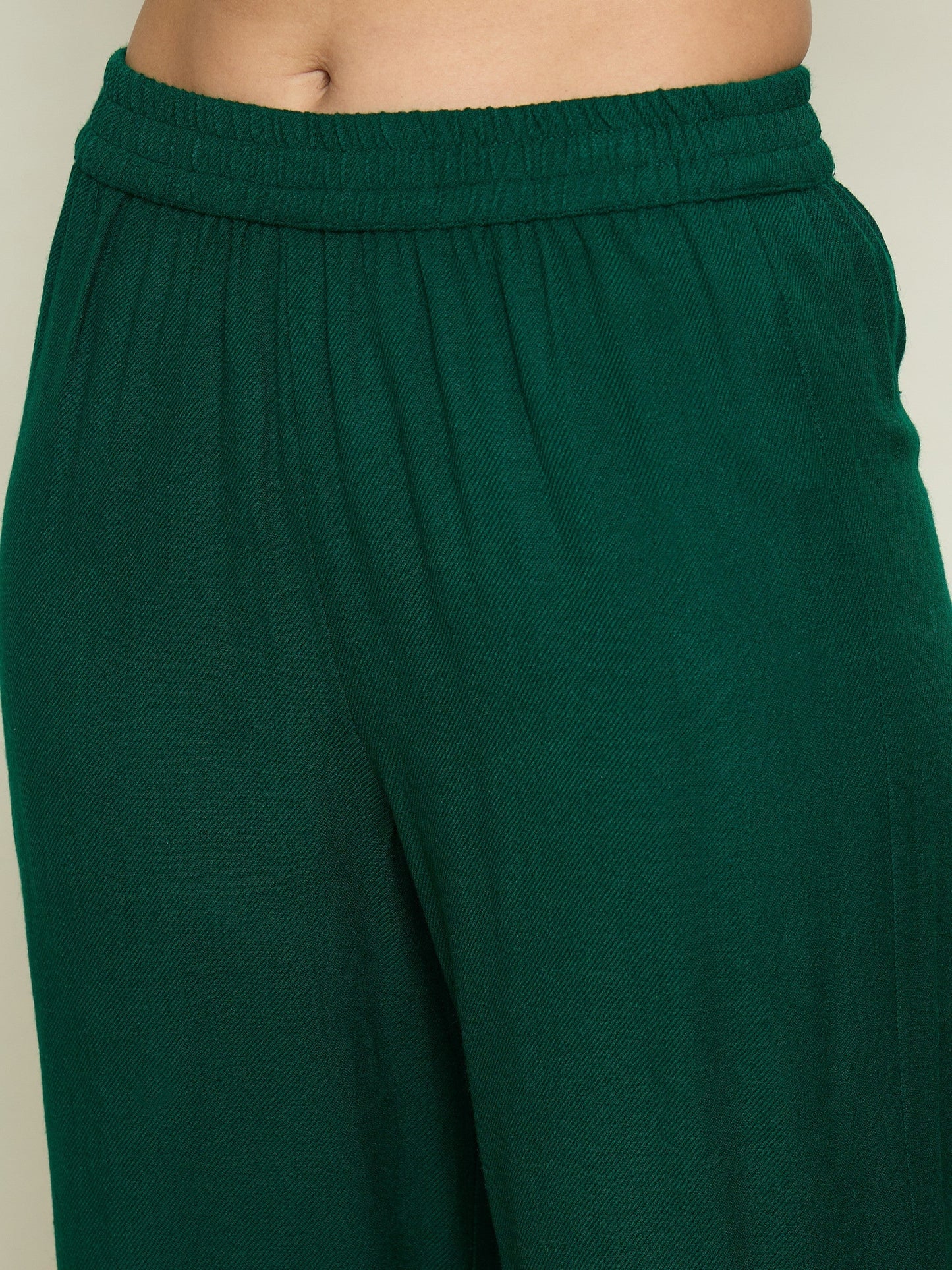 Women Green Woollen Embroidered Round Neck Short Kurta With Straight Pants