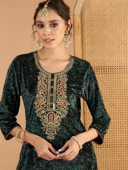 Women Green Velvet Embroidered Straight Kurta With Straight Pants