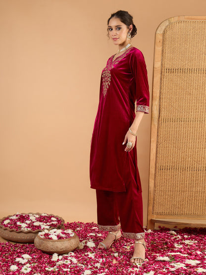 Women Fuchsia Velvet Embroidered Kurta With Straight Pants