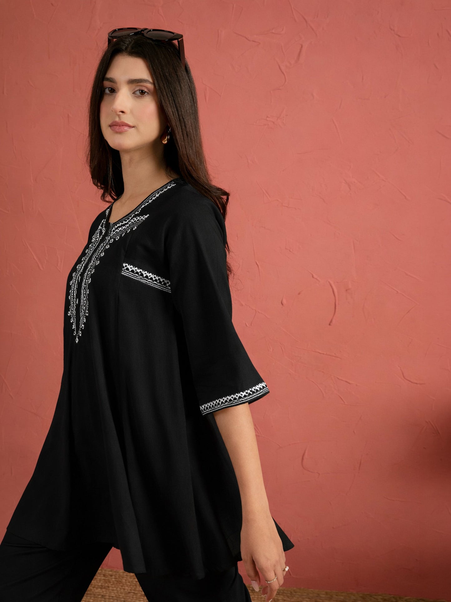 Black Embroidered Choga Kurta With Pencil Pants