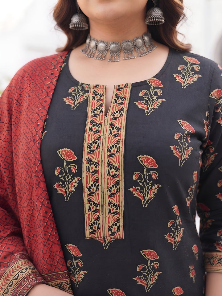 Plus Size Printed Straight Kurta With Palazo &amp; Dupatta