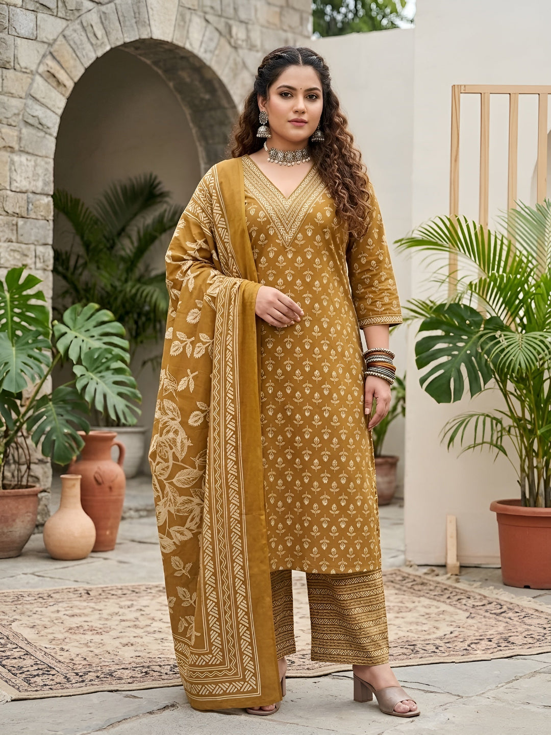 Plus Size Printed Straight Kurta With Palazo & Dupatta