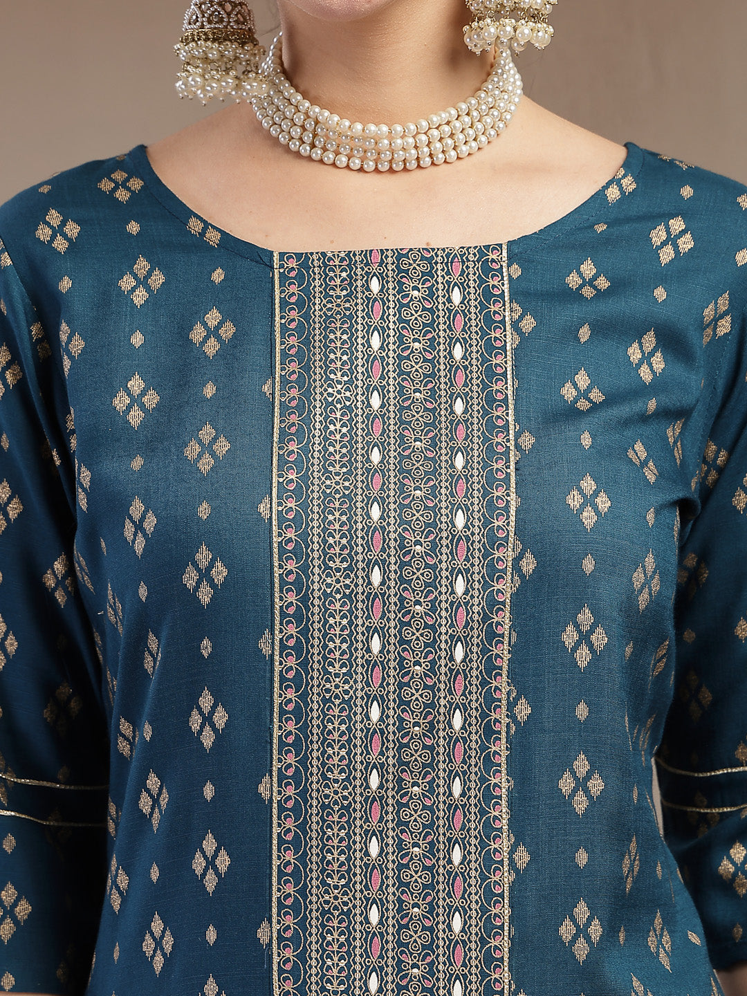 Solid Embroidered Rayon Straight Kurta