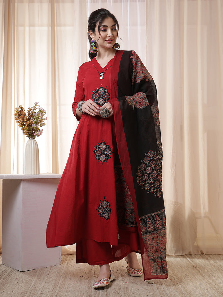 Rayon Calf Length Solid 3/4 Sleeves V-Neck Flared Kurta Suit Set