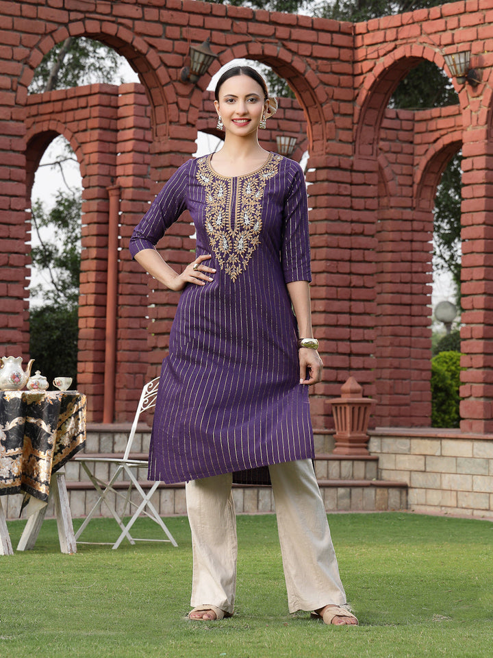 Wine Solid &amp; Embroidered Rayon Straight Chicken Kurta