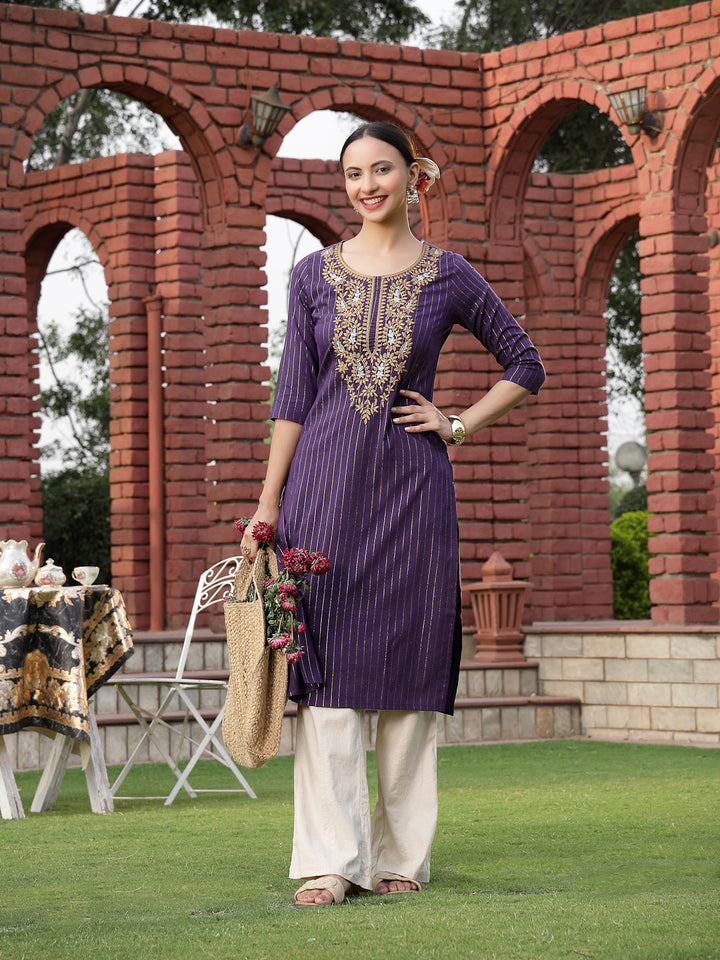Wine Solid &amp; Embroidered Rayon Straight Chicken Kurta