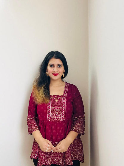Printed Square Neck Three-Quarter Sleeves Top (Kimayra)